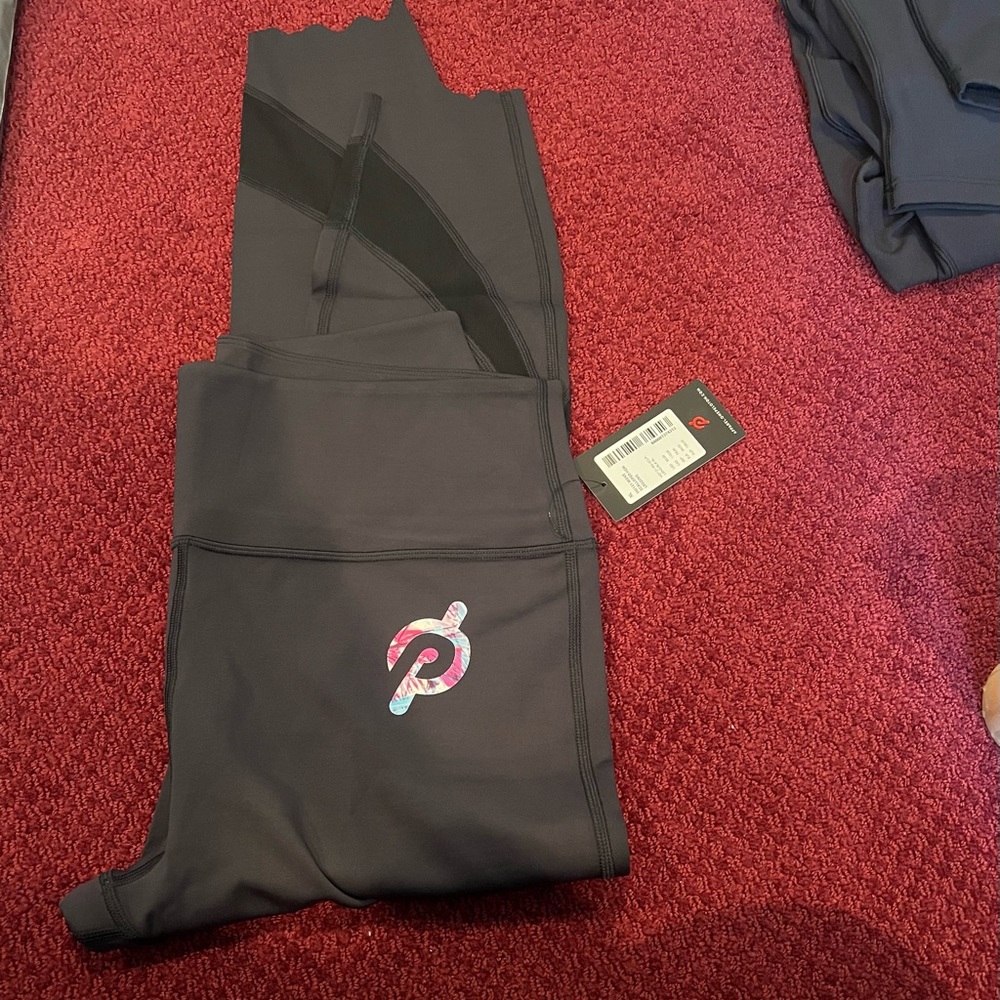 Peloton XL NWT Black leggings floral cut hem NWT Retail 90 host pick - Picture 10 of 17